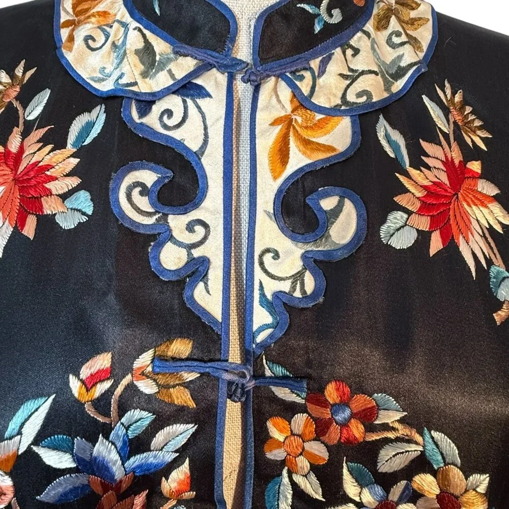 VTG Embroidered Black Silk Robe Floral Asian Design Front Frog Closure Kimono - Picture 3 of 16